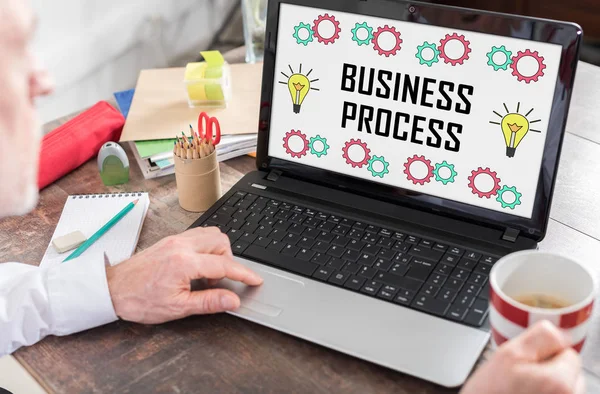 Концепція бізнес-процесу на екрані ноутбука — стокове фото