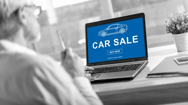Concept de vente de voiture sur un écran d'ordinateur portable — Photo