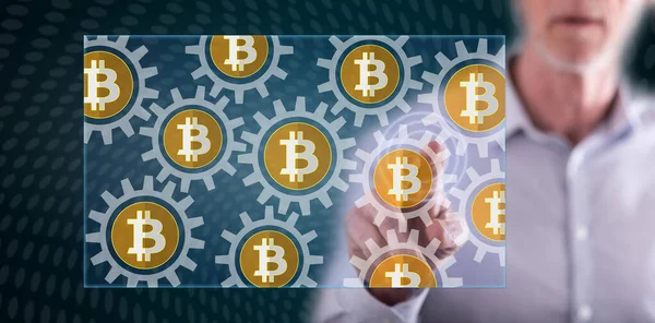 Man raakt van een bitcoin-concept — Stockfoto