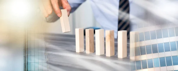 Concetto di progresso aziendale con blocchi di legno; esposizione multipla — Foto Stock