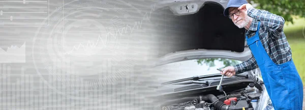 Автомобільний механізм, що працює на двигуні автомобіля; панорамний банер — стокове фото