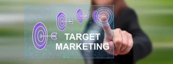Woman touching a target marketing concept — Stock Photo, Image