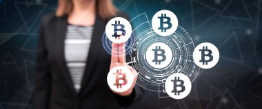 Bir Bitcoin konseptine dokunmadan kadın