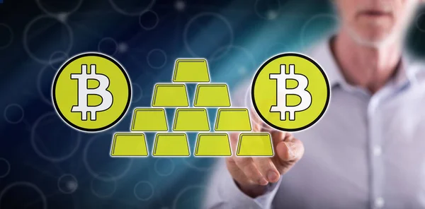 Man Aanraken Van Een Bitcoin Virtuele Gouden Concept Een Touch — Stockfoto