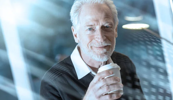 Portrait Senior Businessman Having Coffee Break Office Light Effect — Φωτογραφία Αρχείου