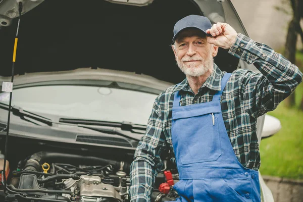 Portret Van Senior Auto Monteur — Stockfoto