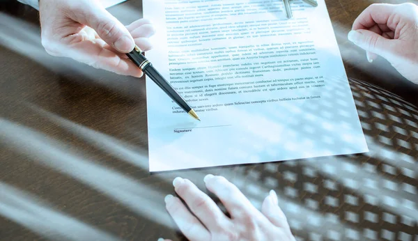 Realtor Showing Signature Place Contract His Pen Light Effect — Stock Photo, Image