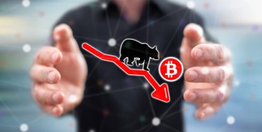 Arka planda bir adamın elleri arasında Bitcoin taşıyıcı eğilimi kavramı