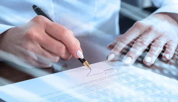 Woman Signing Contract Light Effect — Stock Photo, Image