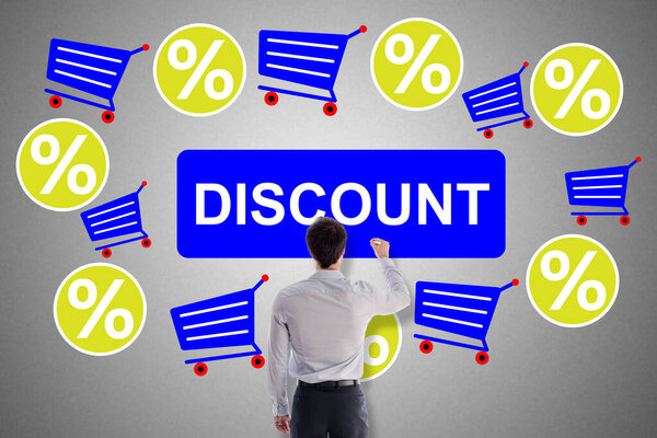 Концепция скидки, нарисованная бизнесменом