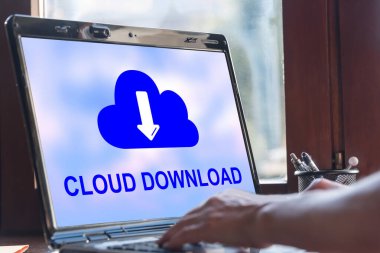 Bir veri indirme kavramını gösteren dizüstü bilgisayar