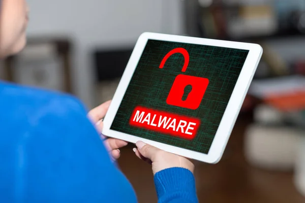 Obrazovka Tabletu Zobrazující Malware Koncept — Stock fotografie