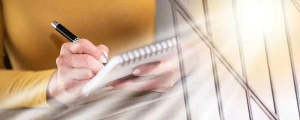 Vrouwelijke Handen Met Pen Schrijven Notitieblok Meervoudige Blootstelling — Stockfoto