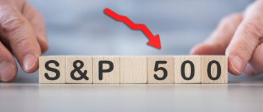 Tahta küplere S & P 500 düşüşüyle ekonomik kriz kavramı