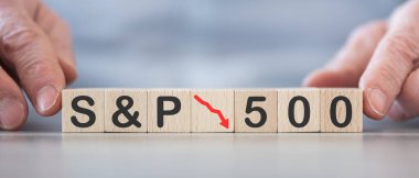 Tahta küplere S & P 500 düşüşüyle ekonomik kriz kavramı