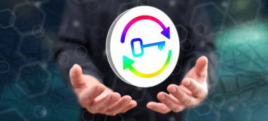 Miras kavramı, arka plandaki bir adamın ellerinden üstündür.