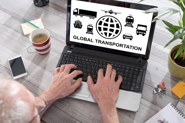 Глобальна Концепція Транспортування Показана Ноутбуці Використовується Людиною — стокове фото