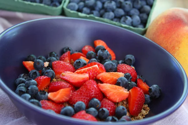 Cereal Bowl with Fruit — Stock Photo, Image