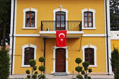 19. yüzyılın sonunda Osmanlı döneminde inşa edilen Konya İstasyonu konut birimleri. Bu ev İstanbul-Bağdat Demiryolu 'nu inşa eden bir Alman şirketi tarafından inşa edildi..