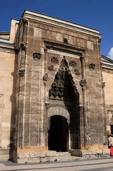 Sivas Buruciye Madrasah Seljuk时代始建于1271年 宗教学校的入口 入口的石制工艺带有塞尔柱艺术的痕迹 — 图库照片