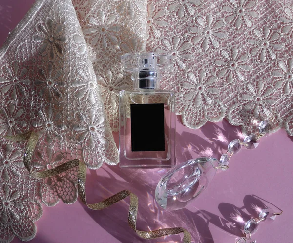 Perfumy Damskie Delikatnym Tle — Zdjęcie stockowe