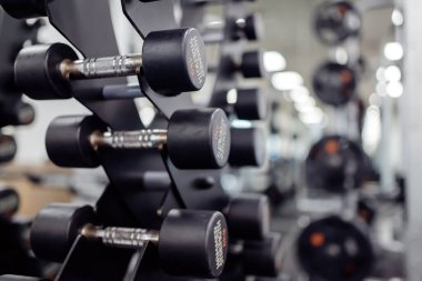 Simülatörle spor salonunda ağırlık