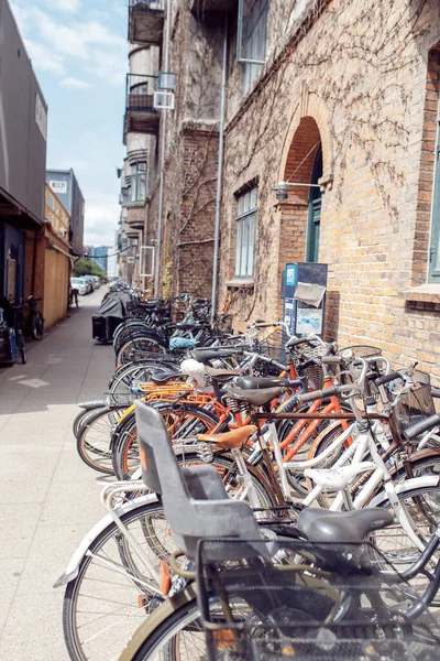 Bicycle shelter in a big Dutch city many bicycles outdoors bicycle parking — Stock Photo, Image