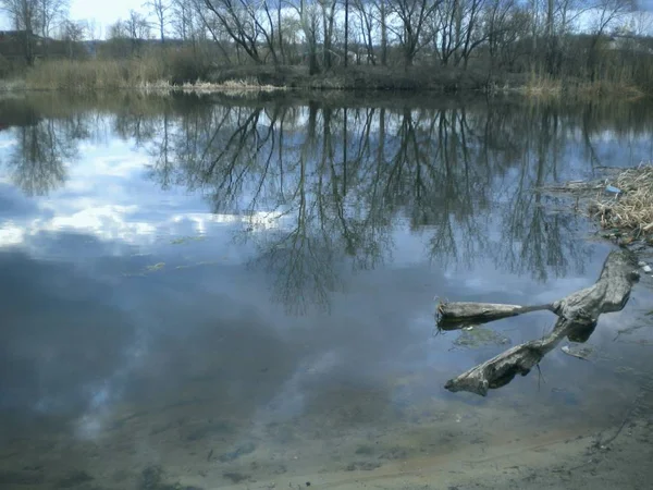 Mostra Immagine Inizio Primavera Sul Fiume Tutto Ghiaccio Già Sciolto — Foto Stock