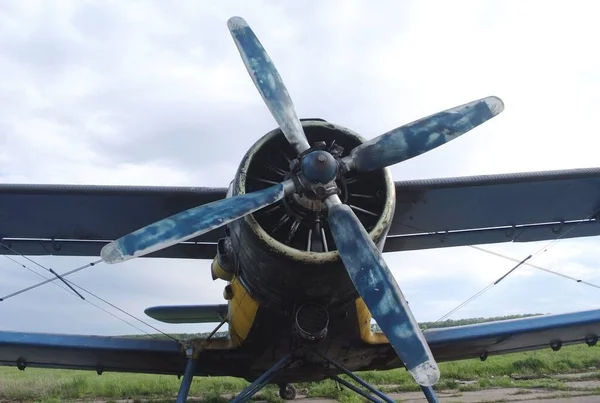 Vemos Uma Antiga Aeronave Fotografada Close Hélice Motor São Claramente — Fotografia de Stock