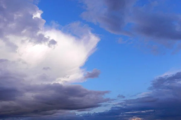 Kép Naplemente Előtt Felhők Fokozatosan Változtatni Szín Még Mindig Fényes — Stock Fotó