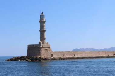 Yunanistan 'ın Girit Adası' ndaki eski Venedik Hanya Limanı 'ndaki deniz feneri..