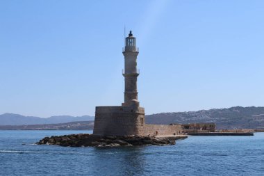 Yunanistan 'ın Girit Adası' ndaki eski Venedik Hanya Limanı 'ndaki deniz feneri..