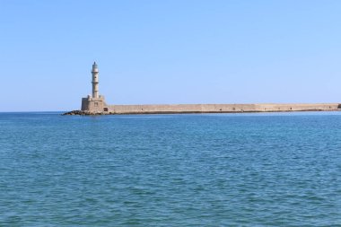 Yunanistan 'ın Girit Adası' ndaki eski Venedik Hanya Limanı 'ndaki deniz feneri..