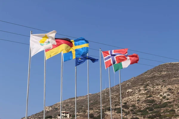 Chania Île Crète Grèce Juillet 2016 Partiellement Déchiré Flottant Drapeaux — Photo