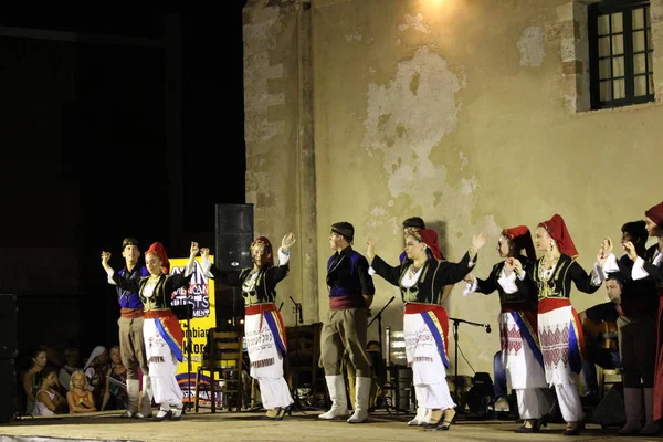 Chânia Ilha Crete Grécia Agosto 2016 Dançarinos Com Trajes Tradicionais — Fotografia de Stock