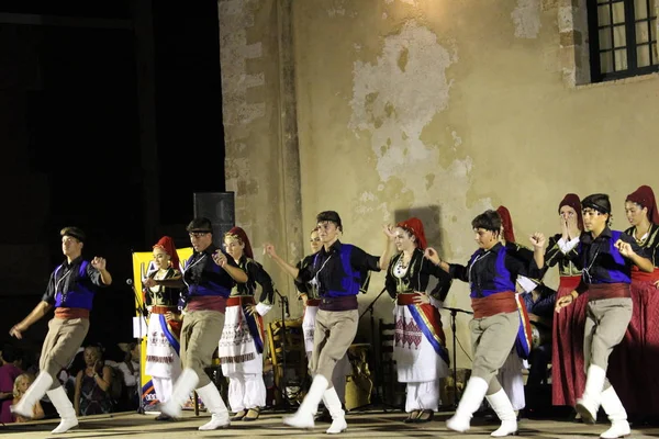 Chânia Ilha Crete Grécia Agosto 2016 Dançarinos Com Trajes Tradicionais — Fotografia de Stock