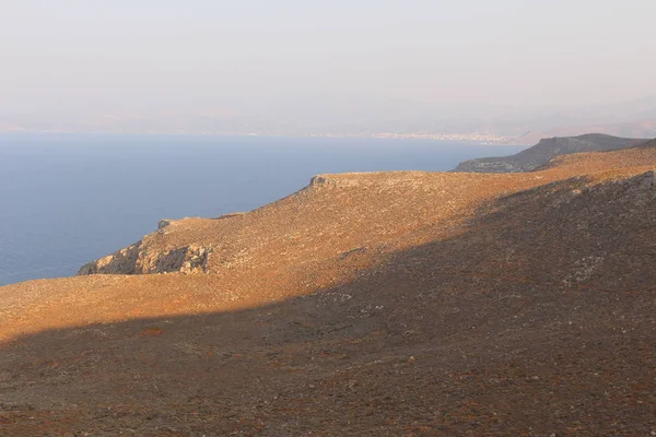 Yunanistan Girit Adası Nın Kuzeybatısındaki Balos Gölünün Engebeli Arazisiyle Akdeniz — Stok fotoğraf