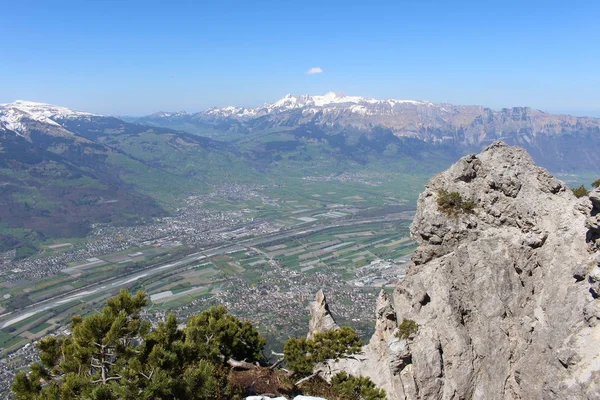 Vista Aérea Liechtenstein Vale Alto Reno Tirada Pico Alpspitz Aldeia — Fotografia de Stock