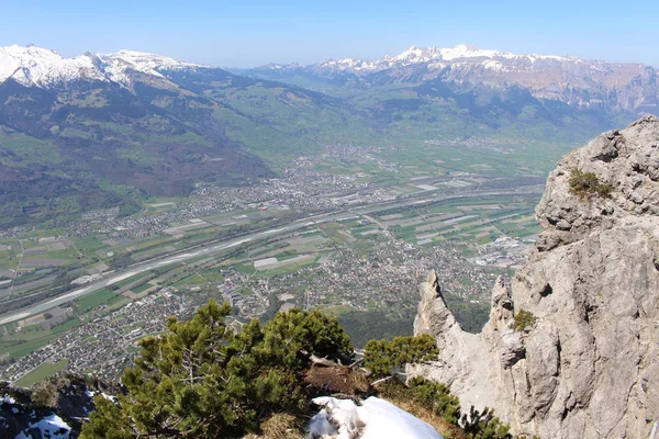 Vista Aérea Liechtenstein Vale Alto Reno Tirada Pico Alpspitz Aldeia — Fotografia de Stock