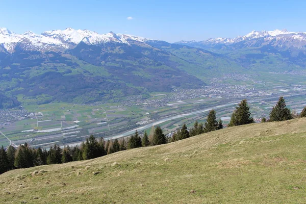 Vista Aérea Liechtenstein Vale Alto Reno Tirada Pico Alpspitz Aldeia — Fotografia de Stock