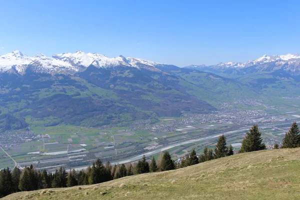 Vista Aérea Liechtenstein Vale Alto Reno Tirada Pico Alpspitz Aldeia — Fotografia de Stock