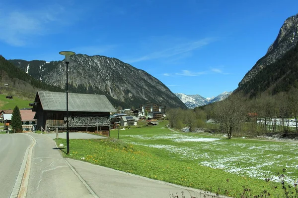 Brand Bludenz Vorarlberg Rakousko Dubna 2017 Pohled Město Zasněženými Horami — Stock fotografie