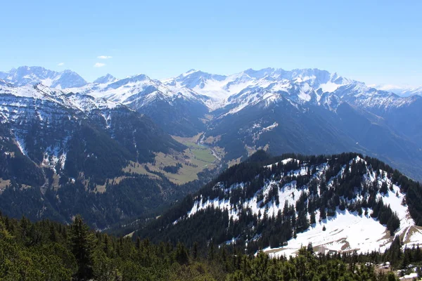 Paisaje Las Montañas Nevadas Los Alpes Con Bosques Tomado Del — Foto de Stock