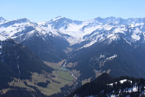 Krajina Zasněžených Alp Lesy Převzatá Vrcholu Alpspitz Vesnici Gaflei Obci — Stock fotografie