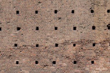 Sforzesco Kalesi 'nin Milan, Lombardy, İtalya' daki tuğlalardan yapılmış duvarlarının bir kısmı. Şato 15. yüzyılda Milan Dükü Francesco Sforza tarafından inşa edilmiştir..