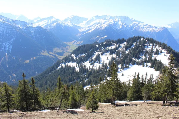 Tájkép Havas Alpok Hegyek Erdők Vett Alpspitz Csúcs Gaflei Falu — Stock Fotó