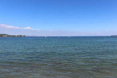 Almanya 'nın Baden-Wuerttemberg kentindeki Constance Gölü (Bodensee) manzarası. 