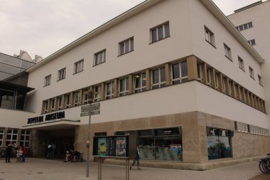 Friedrichshafen, Almanya - 5 Haziran 2017: Hafenbahnhof 'daki Zeppelin Müzesi binası (liman tren istasyonu). Şehir, Zeppelin hava gemisinin doğduğu yerdir..