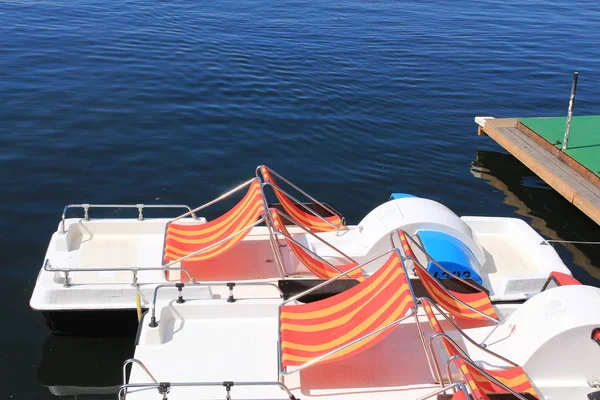 Pedalò Colorate Con Sedie Sdraio Sul Lago Costanza Bregenz Vorarlberg — Foto Stock