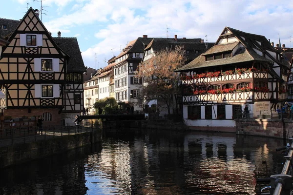 Strasbourg Francia Octubre 2017 Casas Tradicionales Coloridas Entramado Alsaciano Calle —  Fotos de Stock